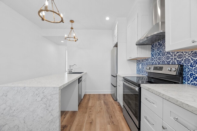 Photo - 450 Elsmere St