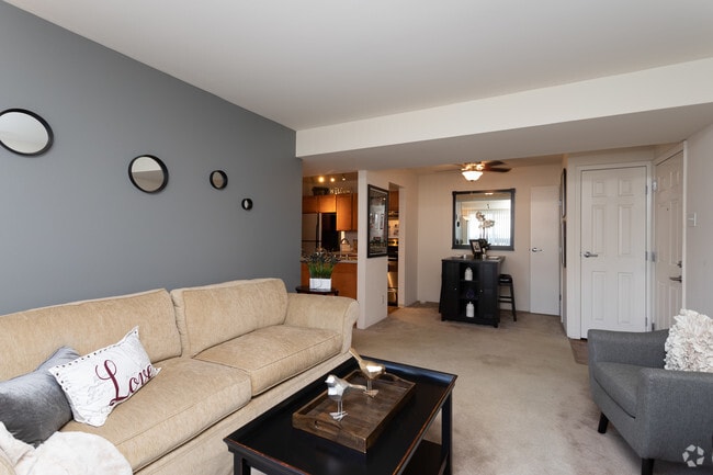 2BR, 1BA - 779 SF Model