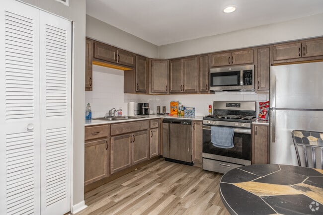2BR, 1BA - 1,038SF - Kitchen - Ravine Flats at Iuka