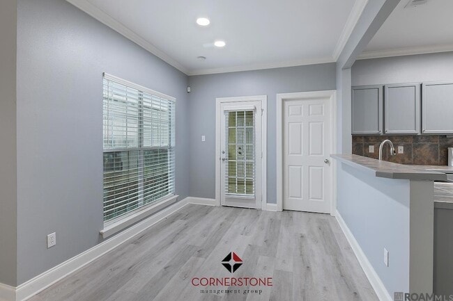 Photo - 4625 Burbank Dr Unit 607