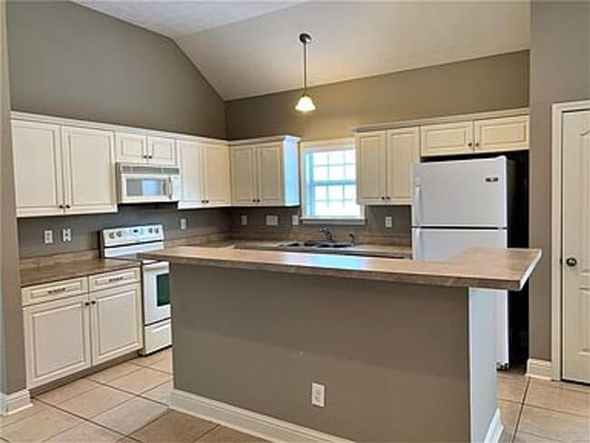 Photo - 725 Briarcliff Pl