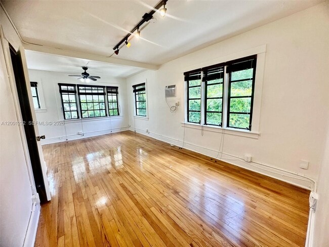 Building Photo - 3712 Anderson Rd Unit 3