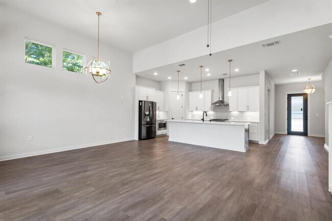 Photo - 2303 Rogge Ln