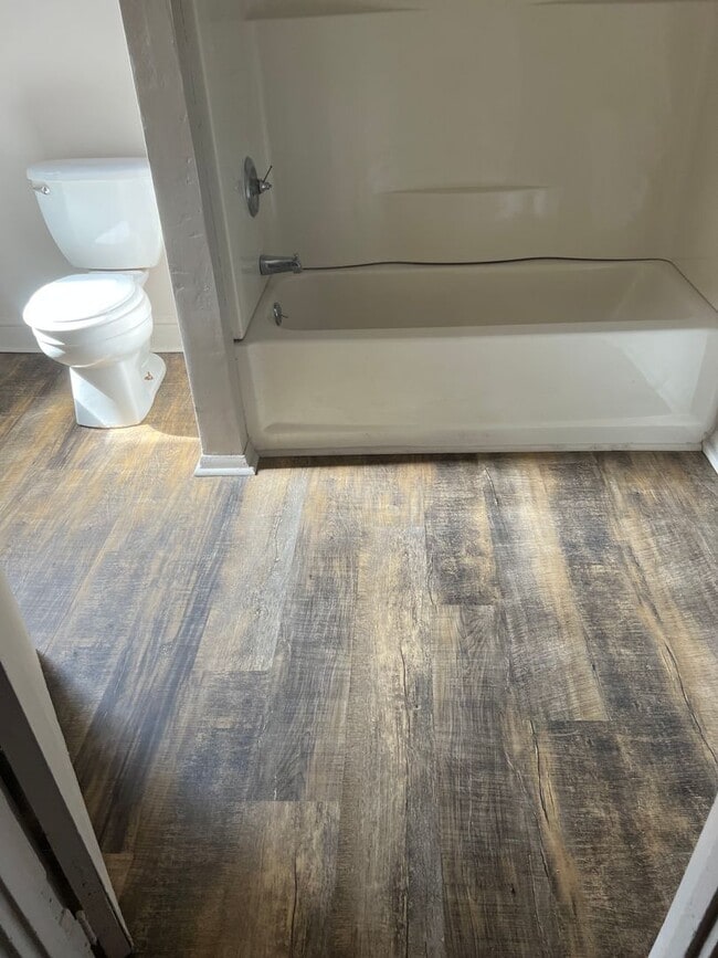 Photo - Large 4 bedroom 2 full bath House Lancaste...