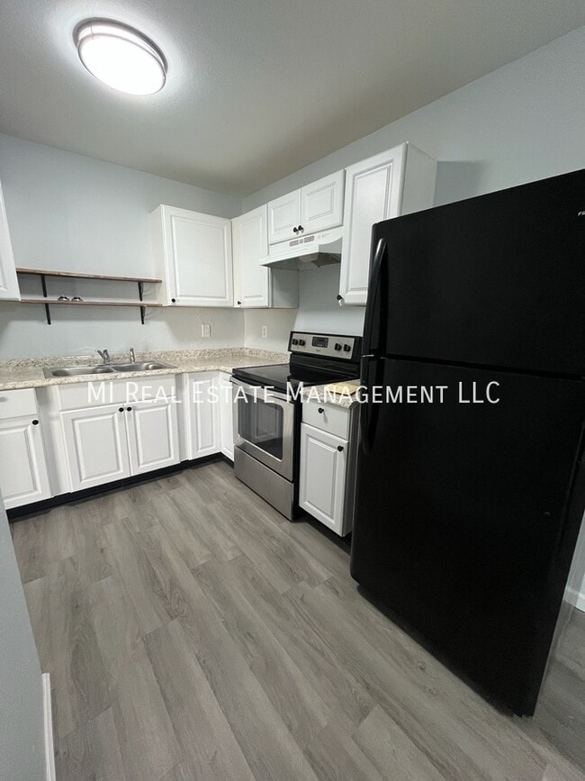 Photo - 326 Stratford Way