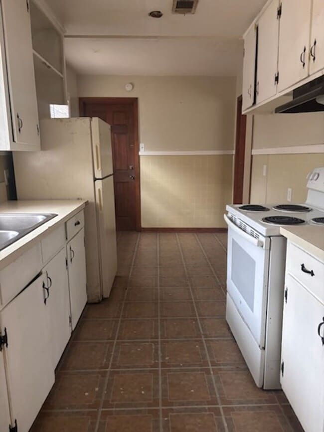 Photo - 323 Sykes Rd