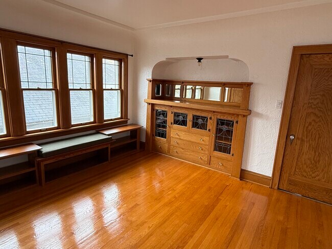 Armarios empotrados originales - 3031 S 44th St