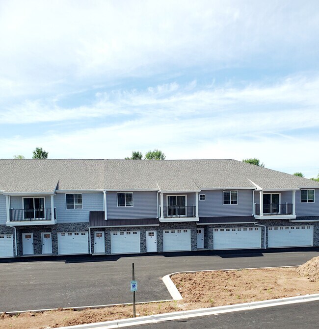 Tranquil Trails Apartments For Rent in De Pere, WI