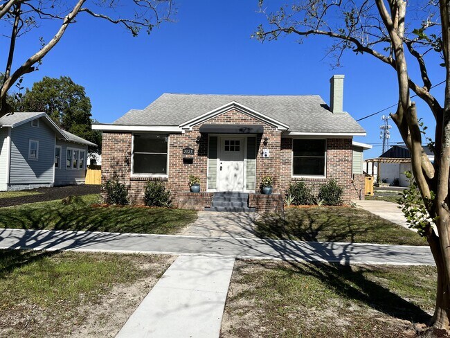 Photo - 2125 Gilmore St