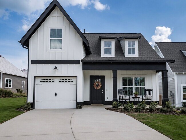 Building Photo - 3 Bedroom home with bonus loft space
