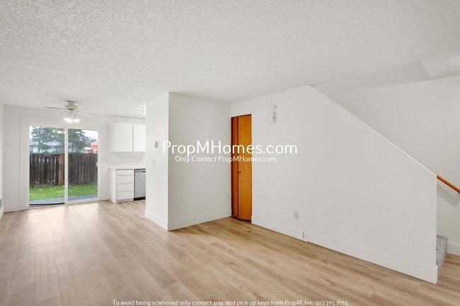 Photo - 1032-1032 NE 81st Ave Unidad 1032 NE 81st Avenue
