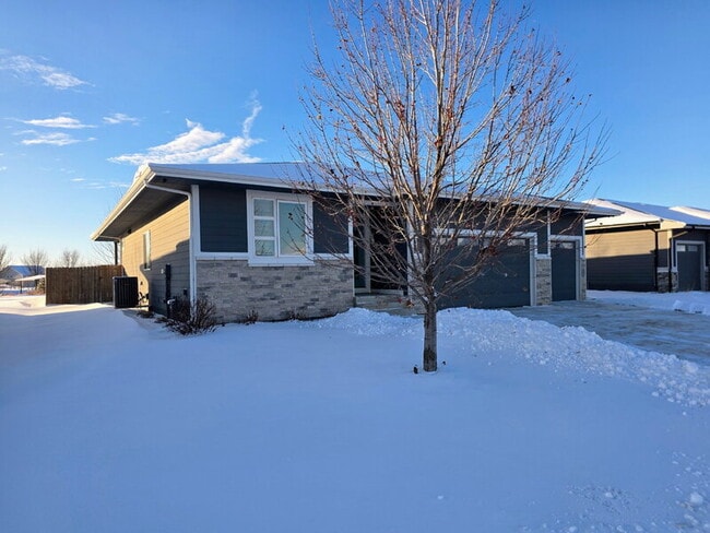 Photo - 482 NE Westgate Dr