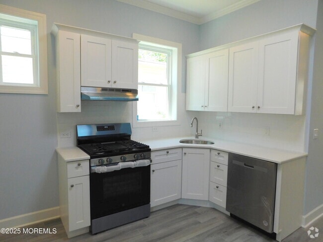 Building Photo - 95 River St Rental