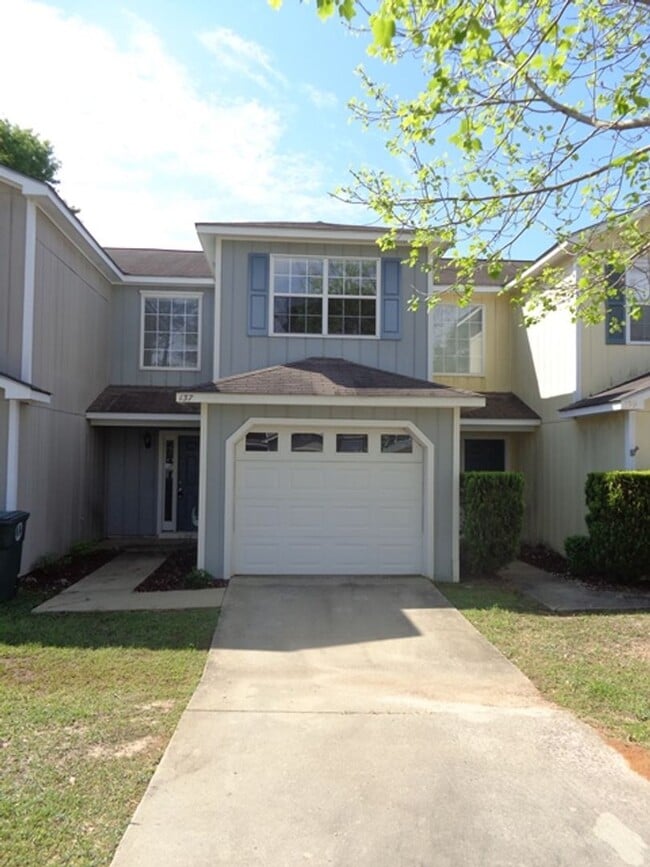 Building Photo - 137 Commons Dr Unit 1