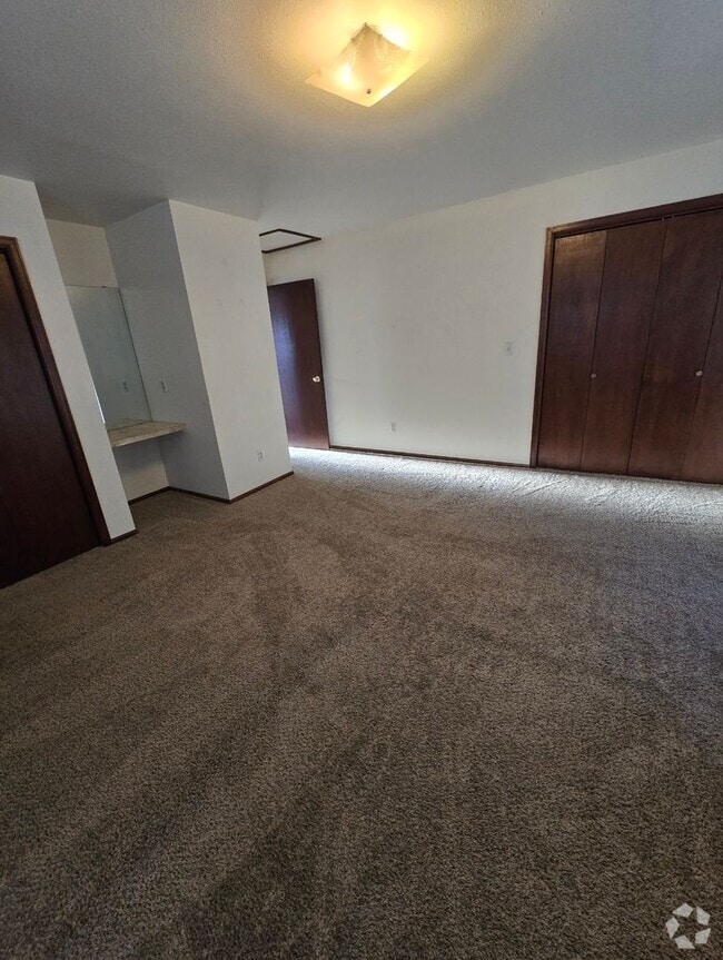 Building Photo - Cute 2 Bed in Central Longmont Rental