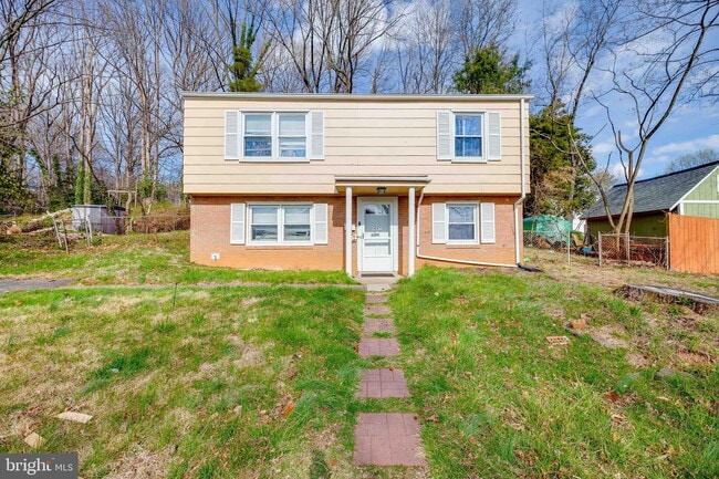 Building Photo - Beautiful 2 Levels Detached Home, with lots of upgrades.