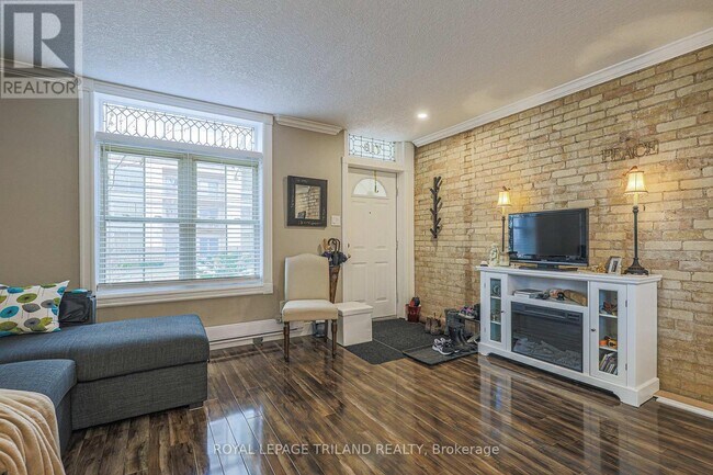 Photo - 713 King St Unit 1