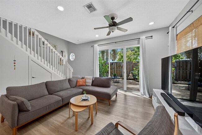 Photo - 15 NE 20th Ave