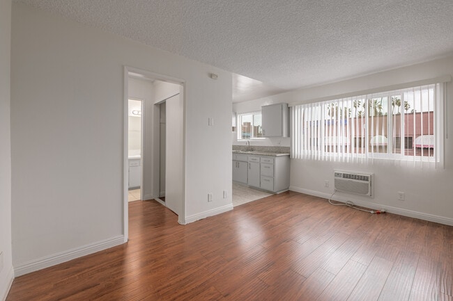 Building Photo - 981 Elden Ave Unit 8 Rental