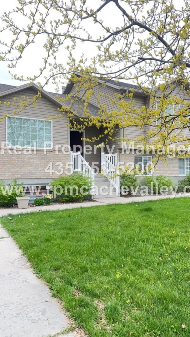 Building Photo - A Fantastic, Pet Friendly, 5 Bedroom, 3 Ba... Rental