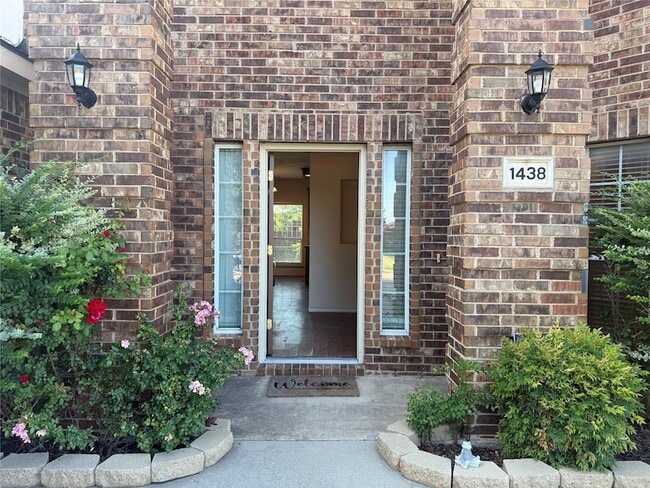 Photo - 1438 Kingsley Dr