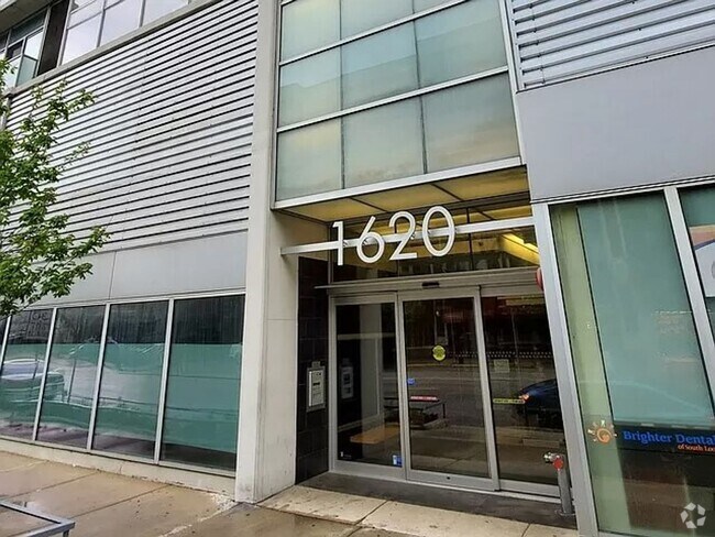 Building Photo - South Loop 1 Bedroom with Huge Balcony and... Rental