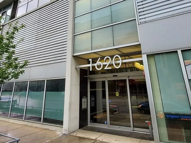 Building Photo - South Loop 1 Bedroom with Huge Balcony and... Rental