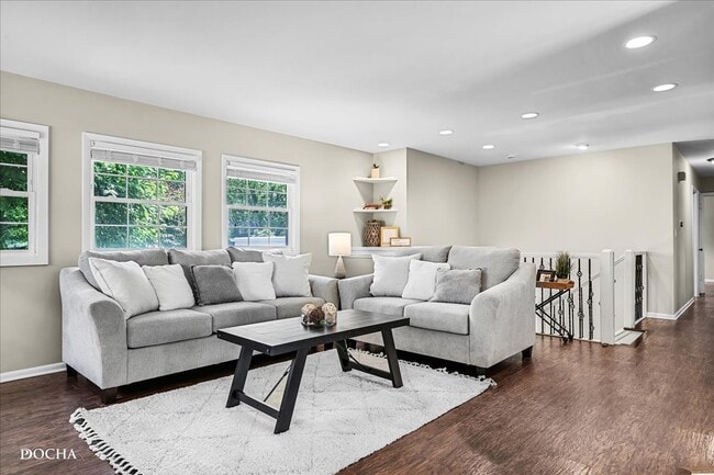 Photo - 425 W Gartner Rd