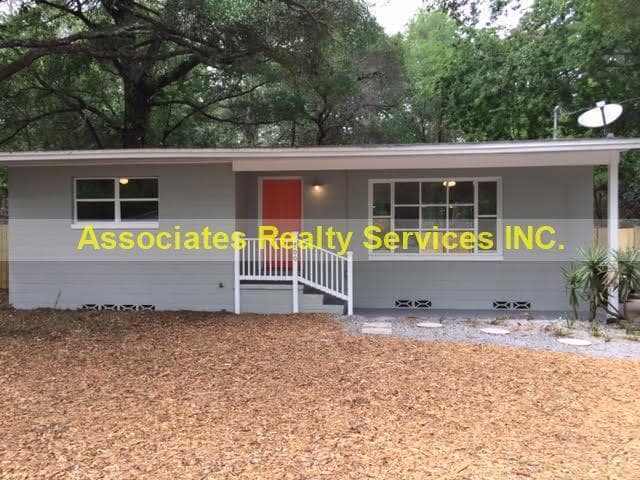 Building Photo - 3 Bedroom, 2 Bath Home in NW Gainesville. FULLY FENCED BACKYARD!!!