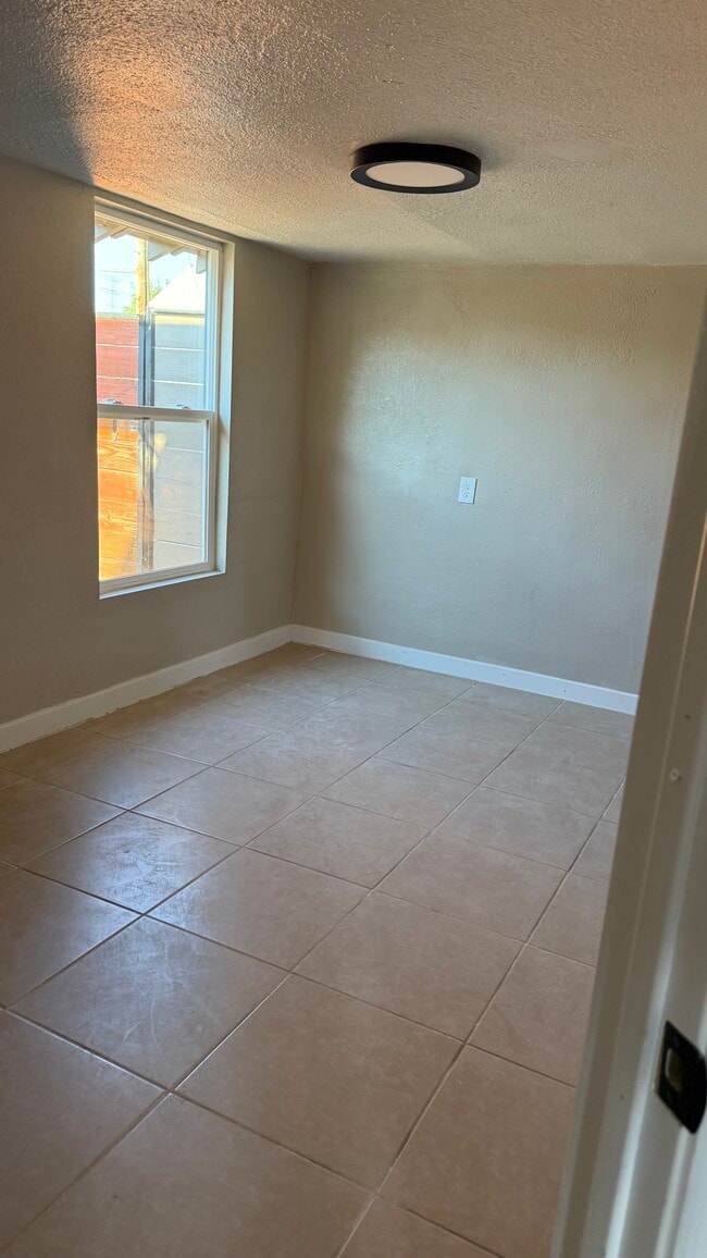 Photo - 618 Ansol Ln