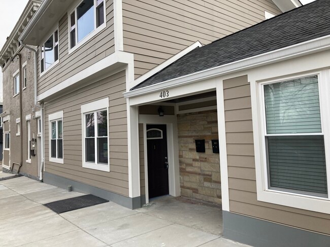 Building Photo - 600 Center St Unit 403 Ward Apt 1