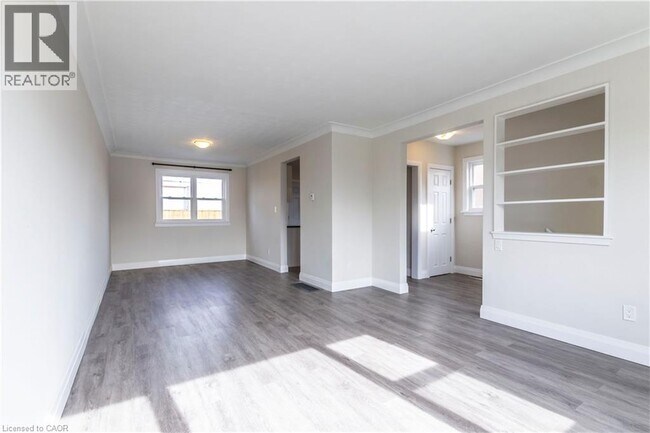 Photo - 2337 Barclay Rd