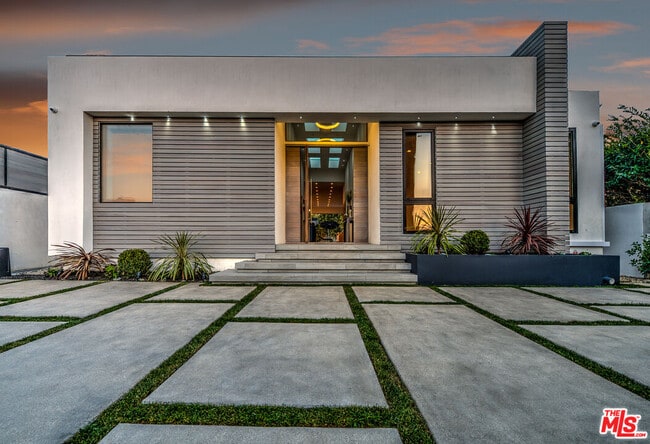 Photo - 658 N Edinburgh Ave