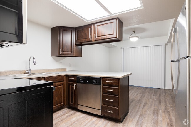 4BR, 3BA - 2,550SF