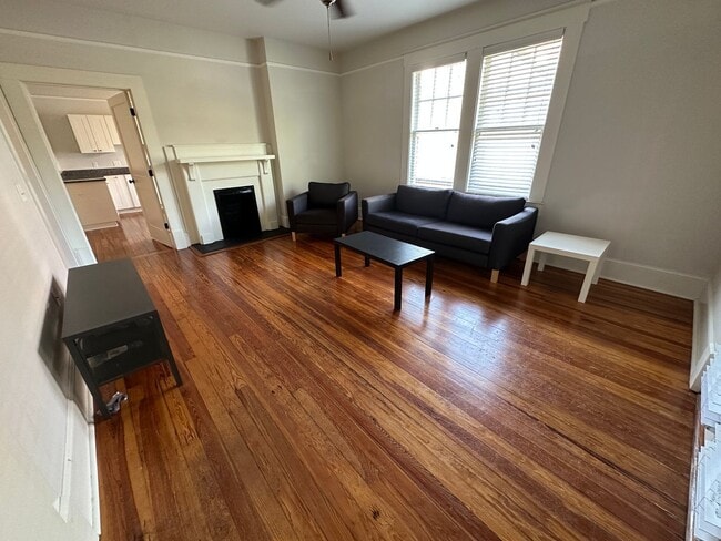 Photo - 1268 College St Unidad 3