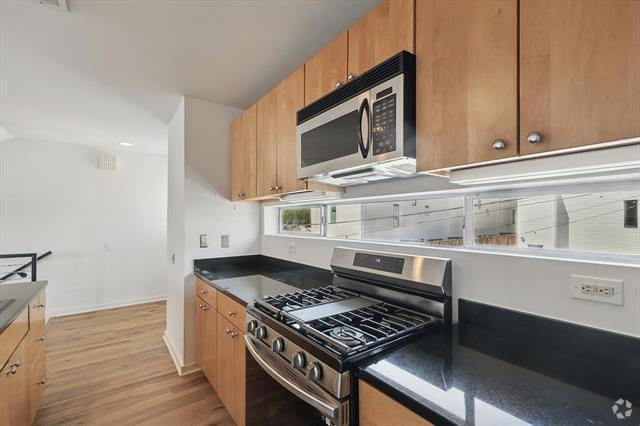 Building Photo - 2200 N Peak St Rental