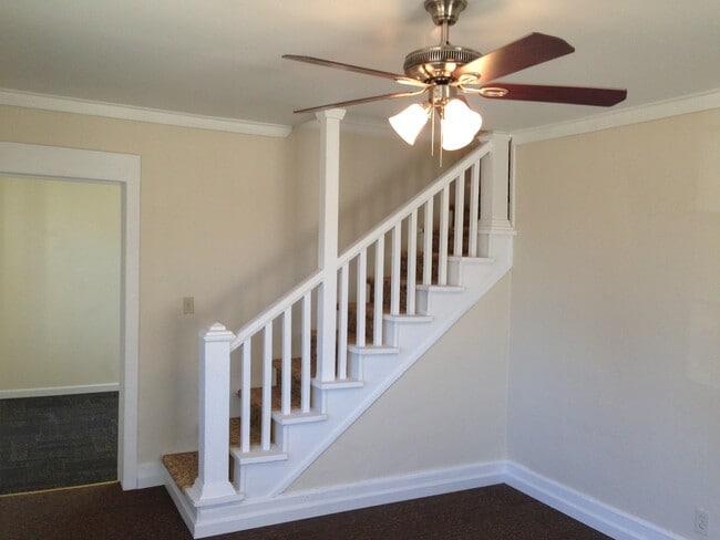 Photo - 206 Byron Hurst St