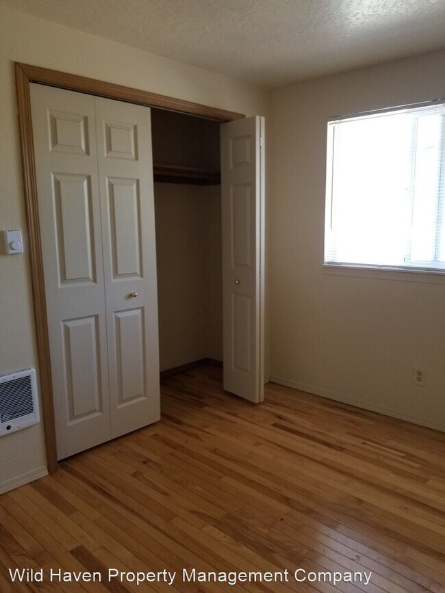 Photo - 3 br, 1.5 bath House - 929 S. School St - ...