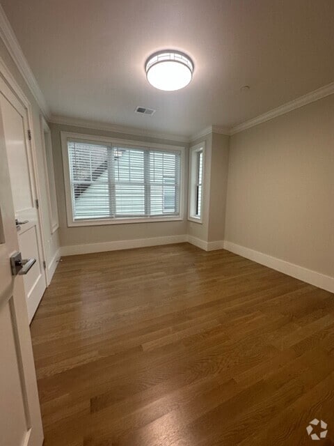 Building Photo - 26 Arlington St Rental