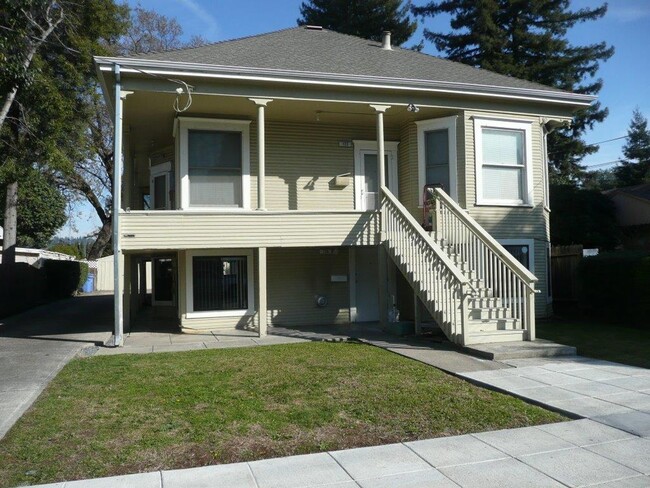 122-124 Leland St - 122-124 Leland St Apartment Unit #122 1/2