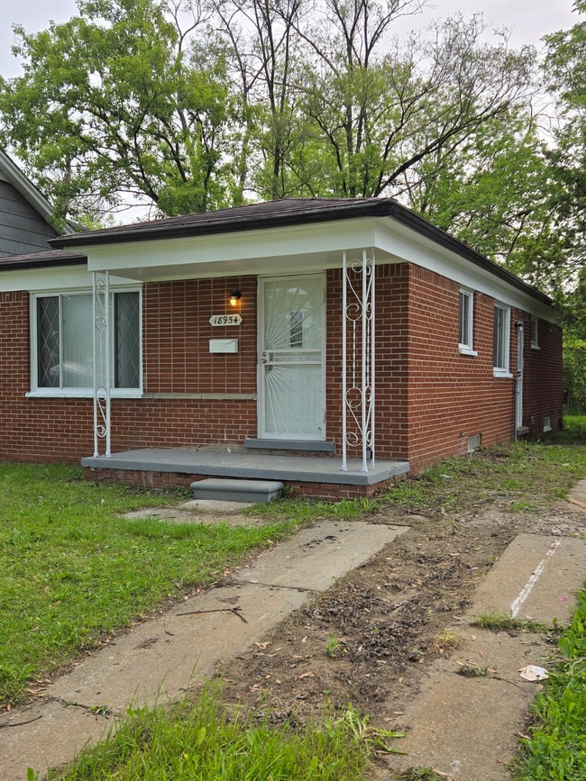 Photo - 18954 Riverview St House