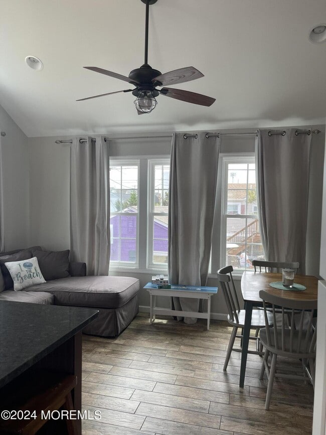 Photo - 104 W Chadwick Way