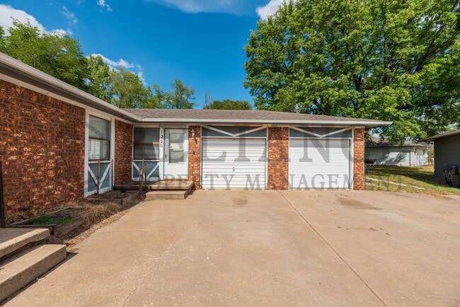 Photo - 1320 Peach Ave