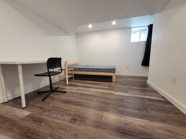 Photo - Room 9 - 62 Ontario St