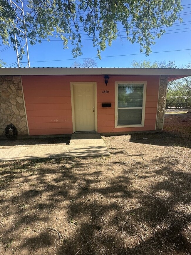 Building Photo - Brookview Duplex 6800