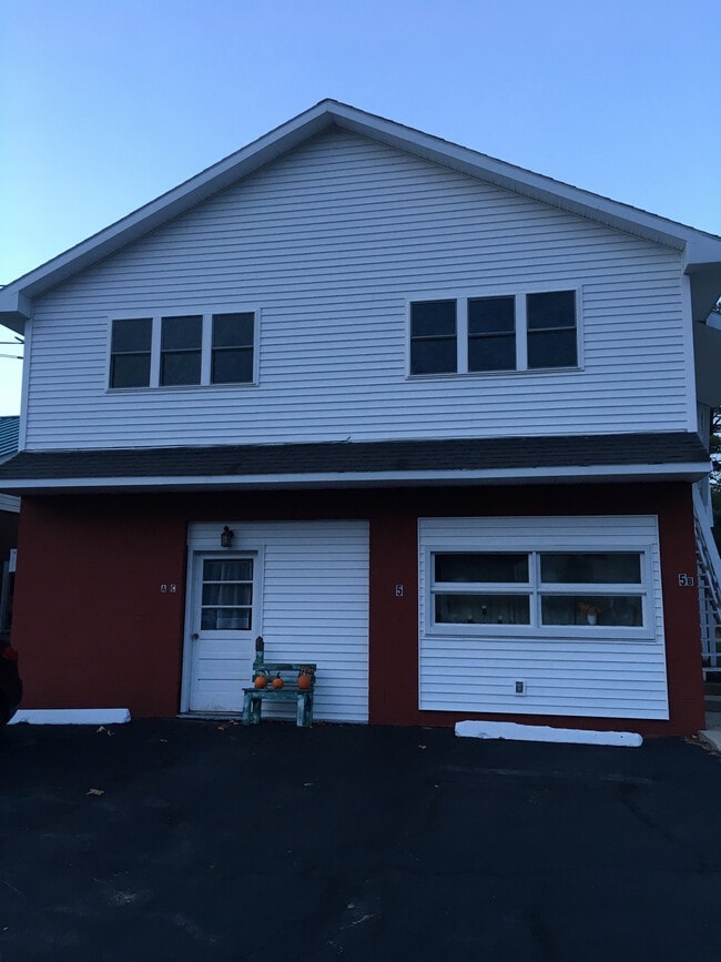Building Photo - 5 Adirondack Rd