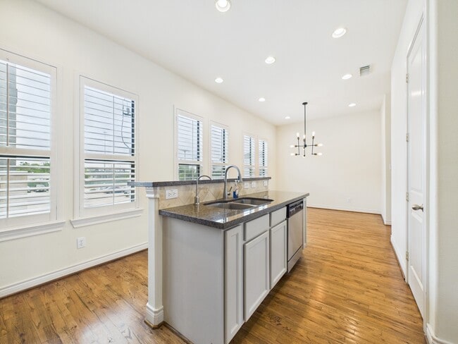 Photo - 11025 Sherwood Grv