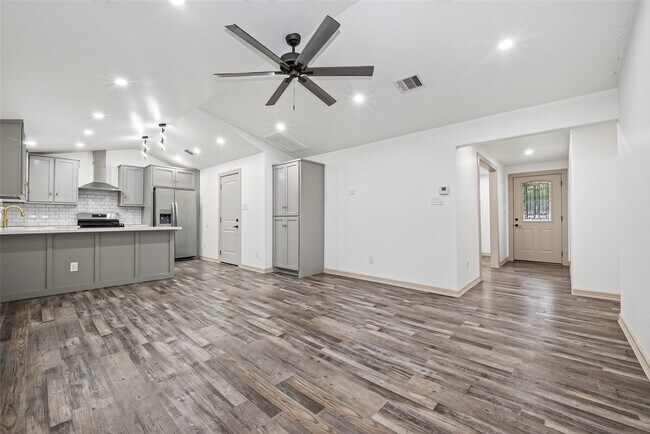 Photo - 5803 Greencraig Dr