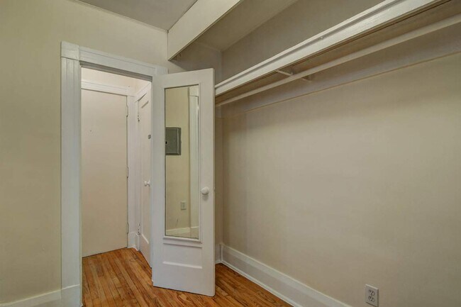 Photo - Amazing Bachelor + Den Unit 1