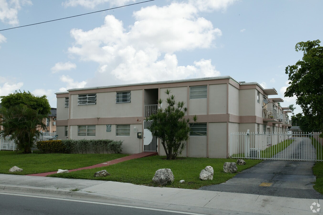 345 NW 57th Ave - 345 NW 57th Ave